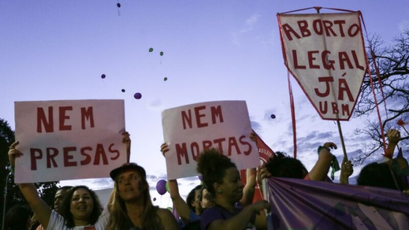 Lei obriga mulher a ver imagem de feto antes de aborto legal em Maceió