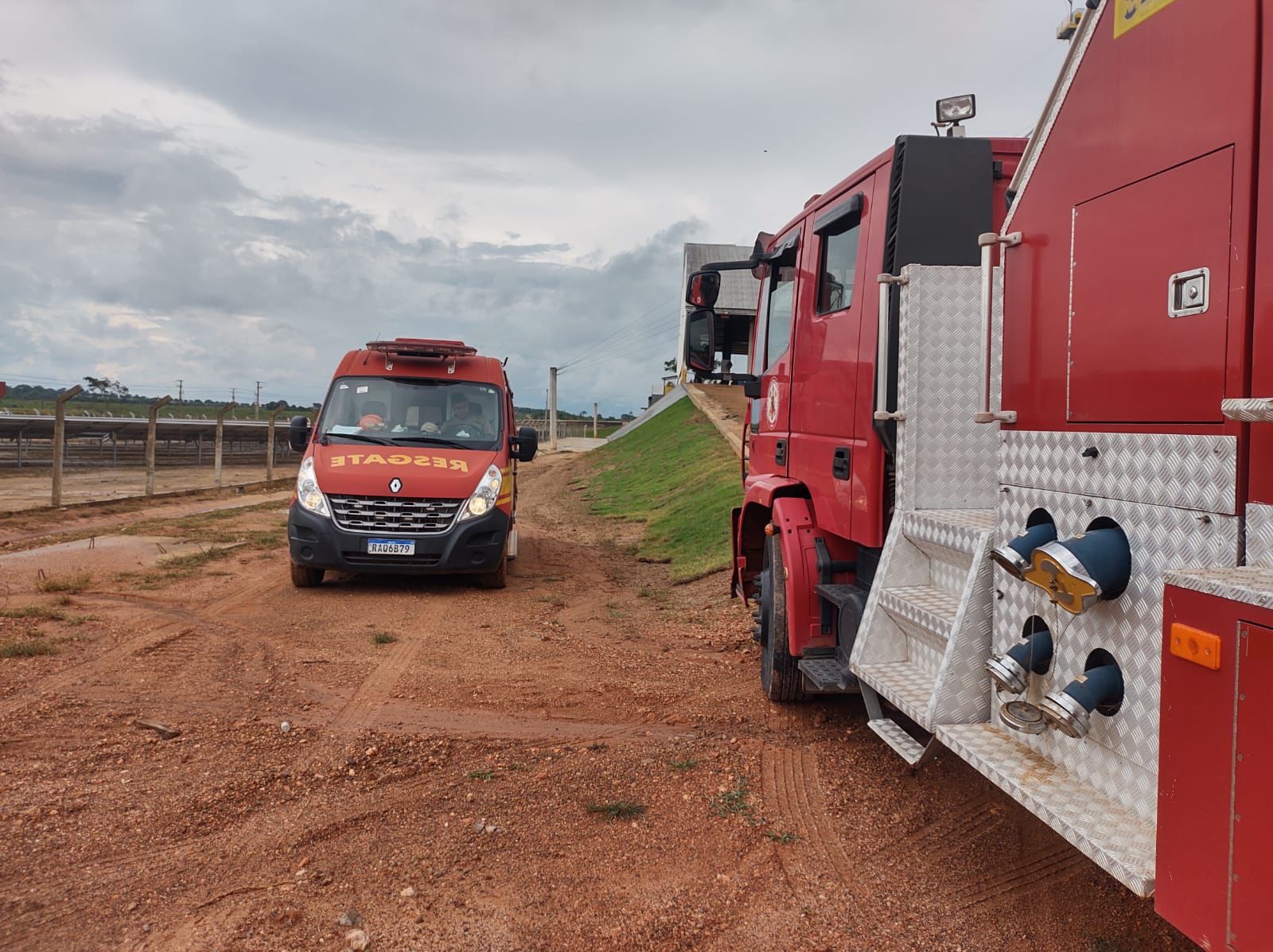 Trabalhador cai de uma altura de 20 metros em silo de armazenagem de grãos
