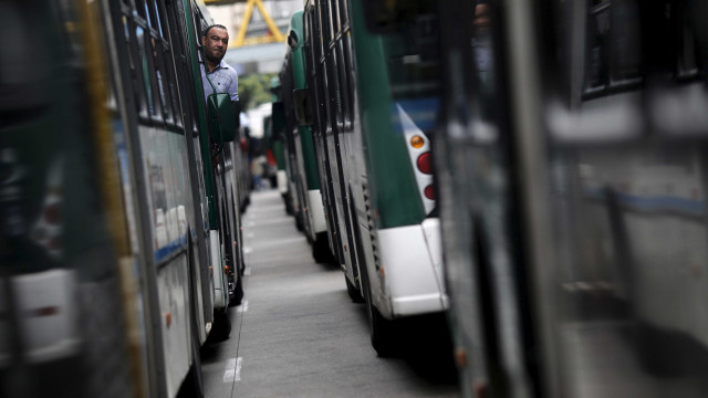 Motoristas de ônibus de SP suspendem greve nesta sexta (1º)