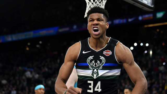 Antetokounmpo marca 64 pontos e bate recorde em vitória dos Bucks na NBA