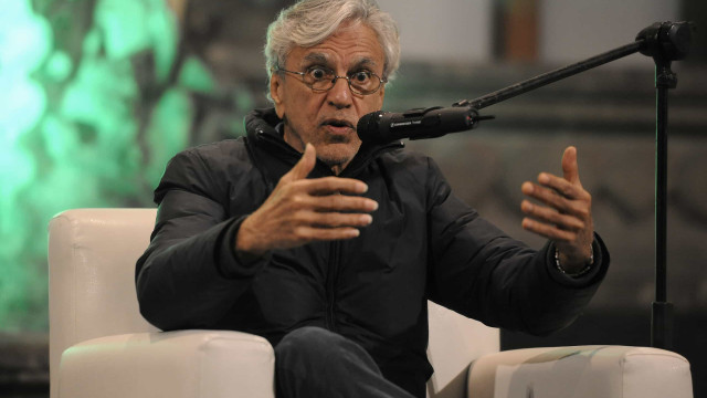 Caetano Veloso pede R$ 1,3 milhão à Osklen por uso não autorizado de imagem
