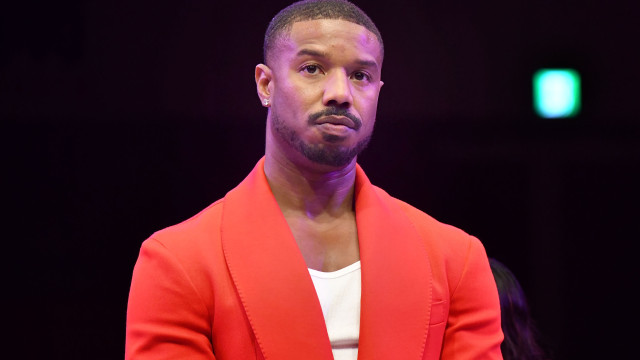 Michael B. Jordan bate violentamente sua Ferrari em carro estacionado
