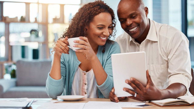 Solteiro, casado ou divorciado: veja quem mais demora a quitar dívidas