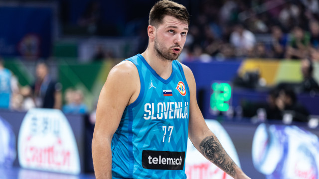 Luca Doncic banca o ‘Papai Noel’ na NBA e distribui presentes no Dallas Mavericks