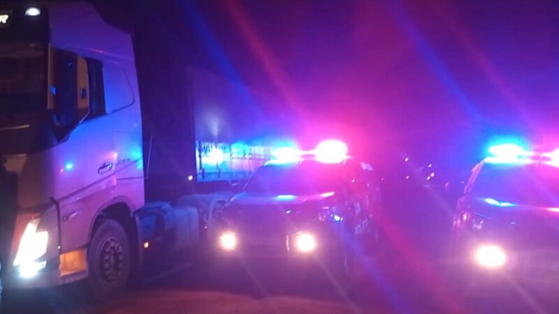 Motorista que foi sequestrado e teve carreta roubada é localizado em Nova Santa Helena; a carreta foi recuperada pela Polícia Militar
