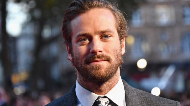 Ex de Armie Hammer, acusado de canibalismo, diz que ele ‘cruzava a linha do aceitável’ na cama