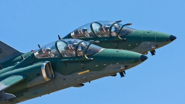 Caça da FAB intercepta com tiros avião que sobrevoava terra yanomami