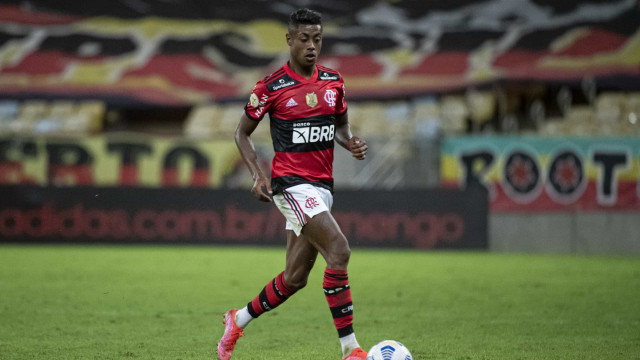 Flamengo anuncia renovação com Bruno Henrique até 2026