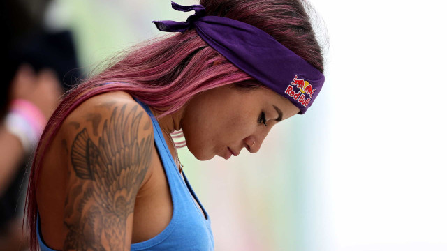 Letícia Bufoni troca skate por volante e vai pisar no acelerador na Porsche Cup