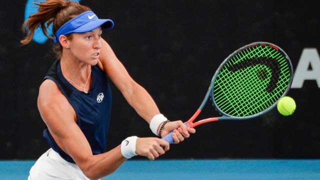Lesão no joelho tira Luisa Stefani do WTA de Brisbane e adia estreia na temporada 2024
