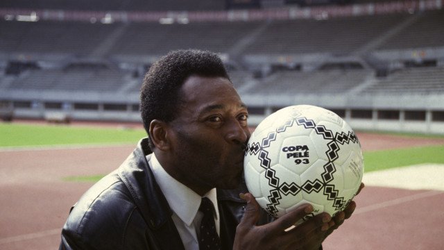 Viúva e empresário de Pelé brigam na Justiça por fatia da herança do ex-jogador