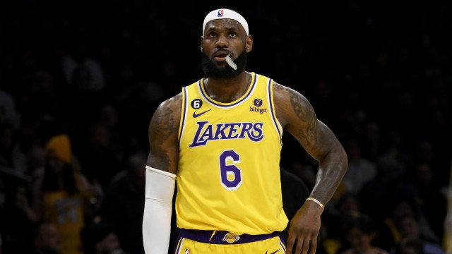 LeBron brilha e Lakers vencem Clippers em casa na NBA; Timberwolves tropeçam