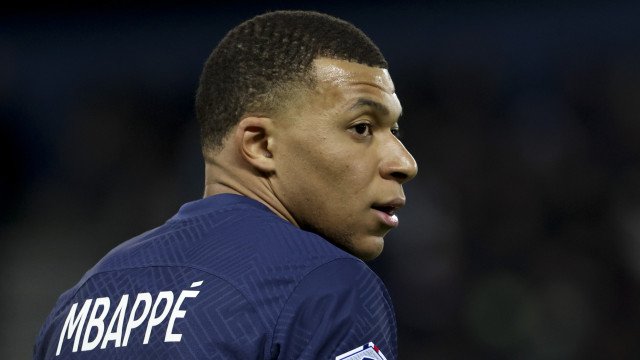 Mbappé comenta rumores de transferência do PSG para o Real: ‘Em algum momento vai sair’