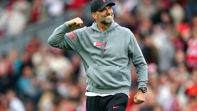 Klopp perde aliança no campo ao comemorar vitória do Liverpool: ‘Fiquei desesperado’