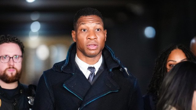 Jonathan Majors, condenado por agressão, diz que espera voltar para Hollywood