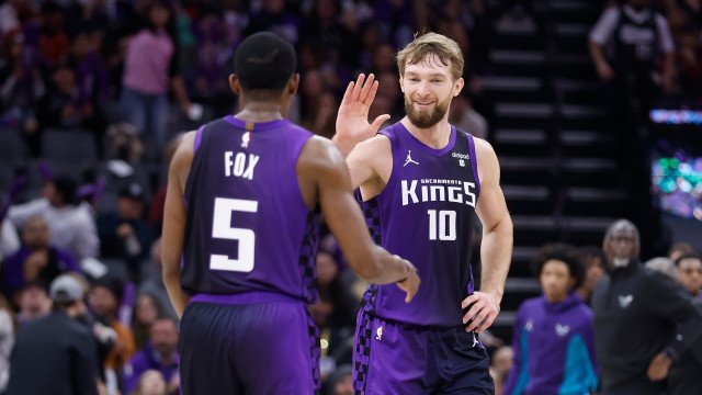 Sabonis e Monk ofuscam Banchero e conduzem Kings em vitória na prorrogação sobre o Magic