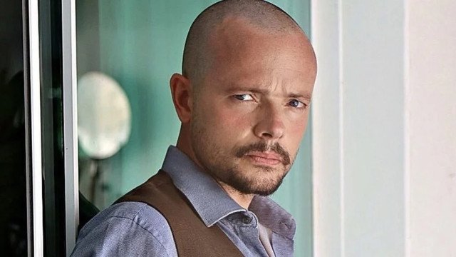 Ex-protagonista de ‘Malhação’, Daniel Dalcin vende frango assado no Rio