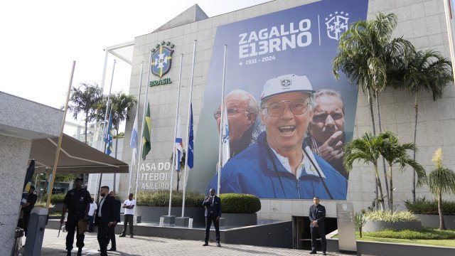 Zagallo é velado na sede da CBF com taças das Copas