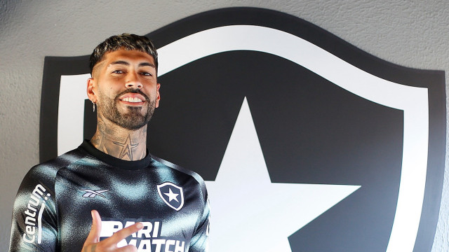 Botafogo anuncia zagueiro argentino Barboza, ex-Libertad, e pode ter nova defesa em 2024