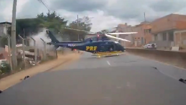 Helicóptero pousa em estrada após "perda súbita de rotação" em BH
