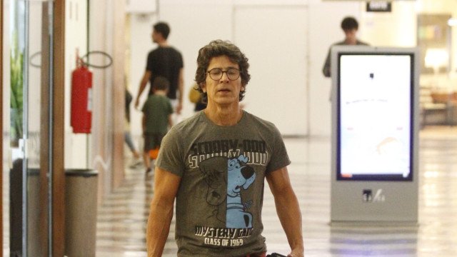 Leonardo Bricio contrai dengue e desabafa sobre estar doente e sozinho