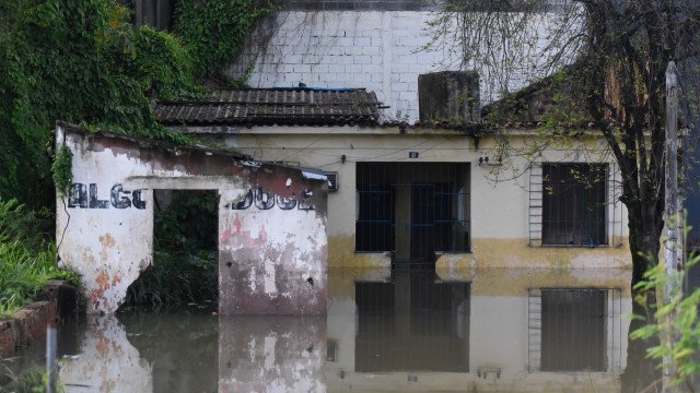 Chuva causa uma morte e estragos em mais de 30 municípios em Santa Catarina