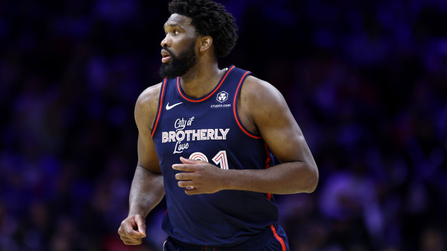 Embiid e Towns batem recordes de pontos de suas equipes em noite histórica da NBA