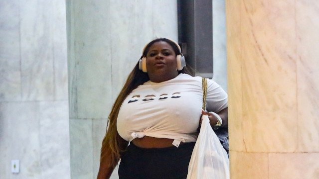 Jojo Todynho perde a paciência com motorista que furou fila no trânsito