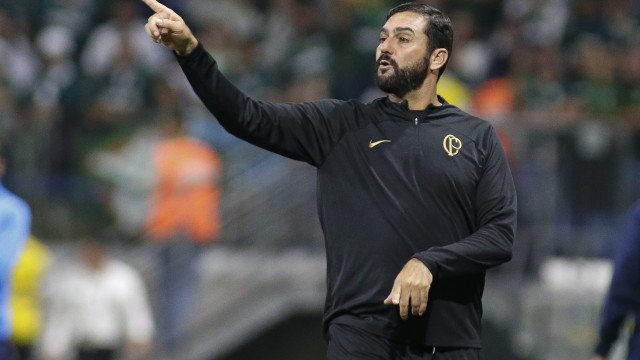 Danilo se mantém ‘zen’ com título, recorde e futuro incerto no Corinthians