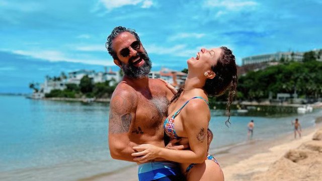 Bárbara Borges comemora aniversário com família e namorado