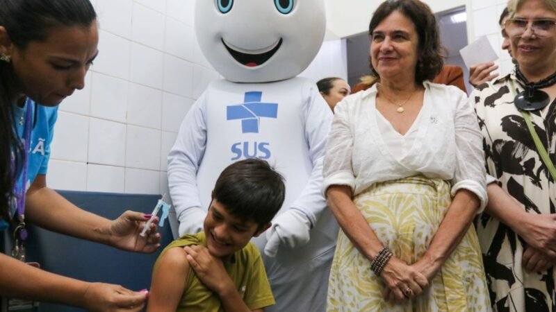 Crianças de 10 e 11 anos já podem se vacinar contra a dengue no DF