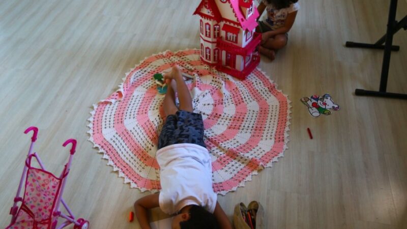 Cartilha ajuda a identificar atrasos no desenvolvimento infantil