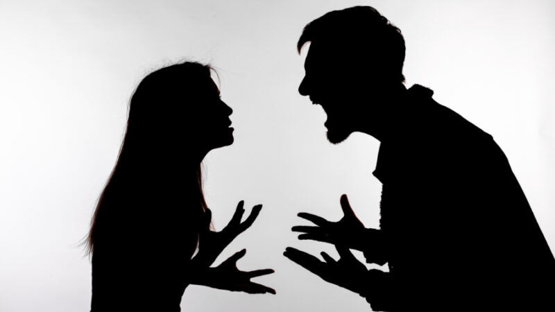 Homem quebra eletrodomésticos e ameaça companheira em Guarantã do Norte