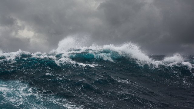 Litoral de SP tem alerta para ressaca forte e ondas de até 3 metros