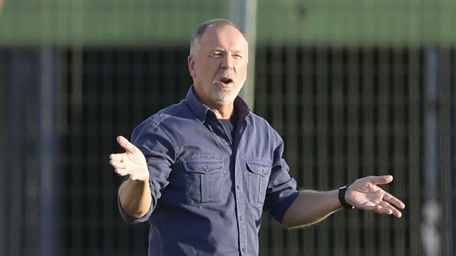 Corinthians demite técnico Mano Menezes