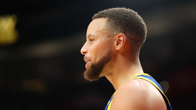 Curry supera Sabrina Ionescu e vence desafio inédito de arremessos de três pontos da NBA
