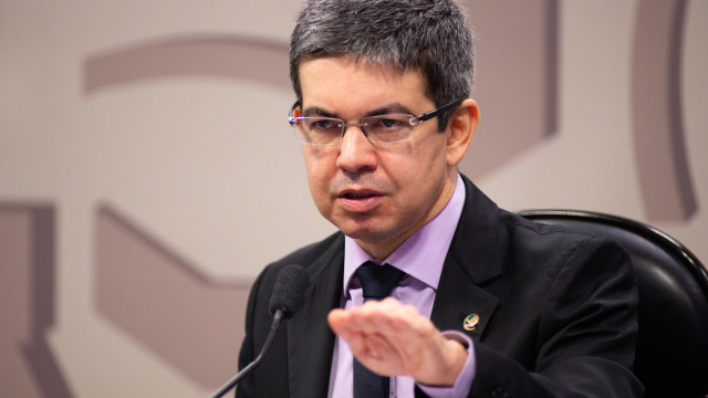 Randolfe diz que governo deve ter nesta semana definição sobre MP da reoneração