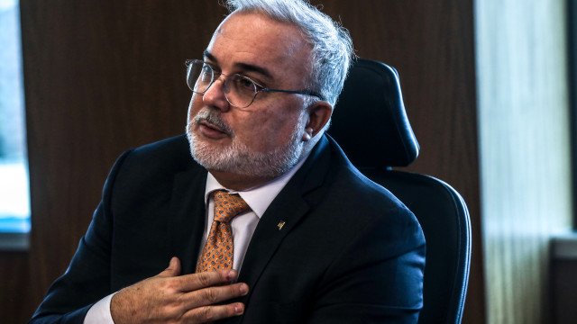 Presidente da Petrobras anuncia parceria com árabes para retomar operação de refinaria vendida na gestão Bolsonaro