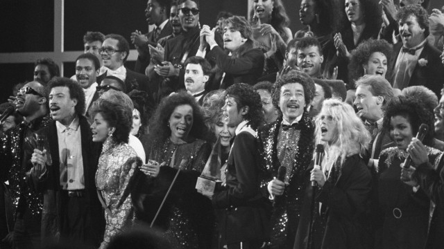 Filme sobre ‘We Are the World’ cativa mostrando a humanidade dos astros