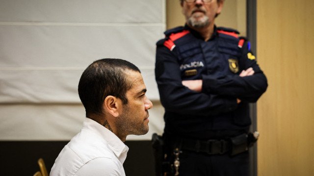 Dani Alves planejava fugir para o Brasil, revela ex-companheiro de cela