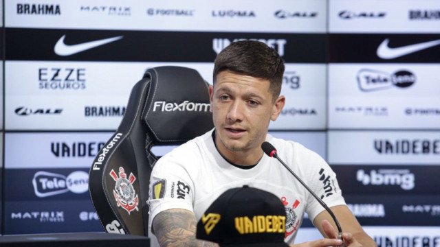 Garro lamenta saída de Mano e evita pressão de ser o salvador no Corinthians