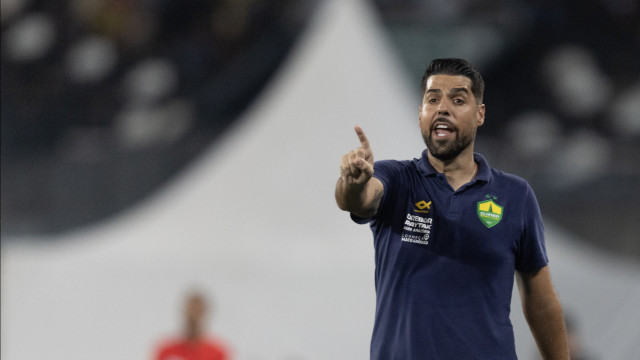 Série quase perfeita faz Antônio Oliveira igualar início de Tite em 2015
