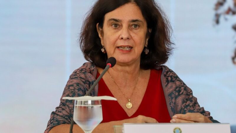 Acordo para produção nacional da Qdenga sairá em breve, diz ministra