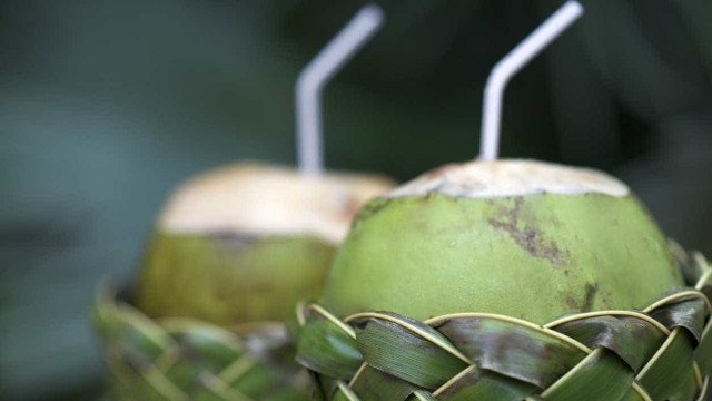 Professor expõe em sala estudante que vende água de coco e é demitido no ES