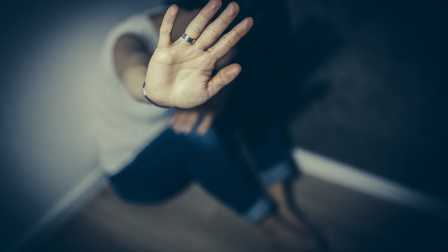 Quatro mulheres foram vítimas de feminicídio por dia no Brasil em 2023