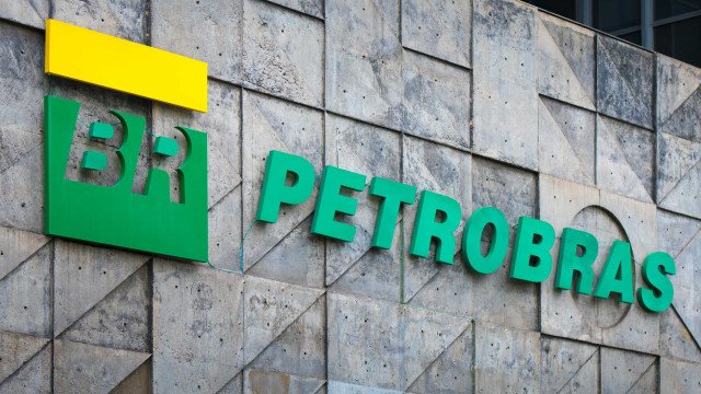 Bolsa registra alta com recuperação da Petrobras; dólar fecha estável