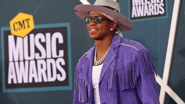 Jimmie Allen anuncia nascimento de gêmeos durante processo de divórcio