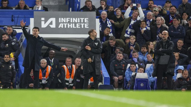 Chelsea erra pênalti, faz gol contra bizarro, mas bate Leicester e avança na Copa da Inglaterra