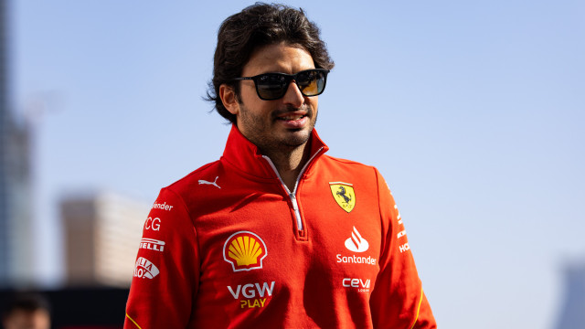 Carlos Sainz não vai correr o GP da Arábia Saudita por motivos de saúde