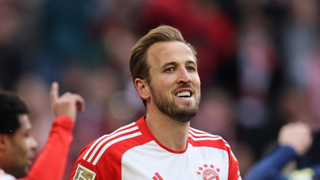 Bayern de Munique goleia lanterna e segue na perseguição ao Bayer Leverkusen no Alemão